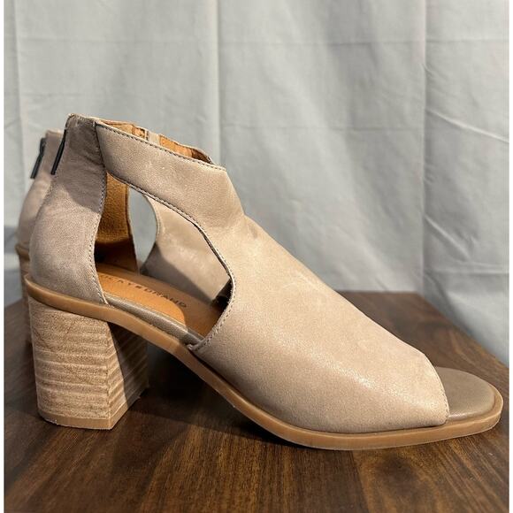 Lucky Brand Block Heels Womens 7.5 Beige Western Peep Toe Leather Boho Zip - Picture 1 of 7